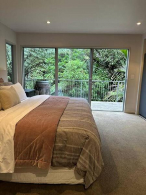 Sabbaticus 3 Bed Waiheke Escape